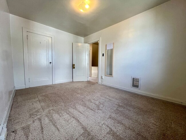 Building Photo - Beautiful 2BR Duplex in a Great Oakland Lo...