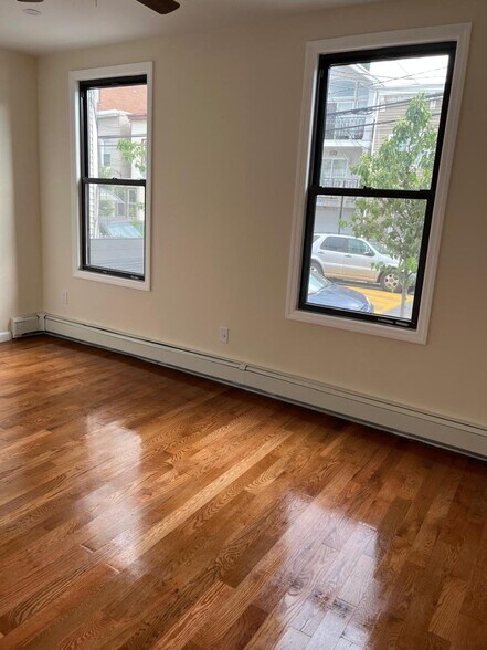 Building Photo - 138 37th St
