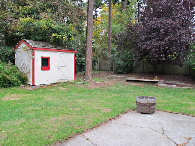 Building Photo - Pet Negotiable 3 Bedroom Home. Fire Place and Garage.