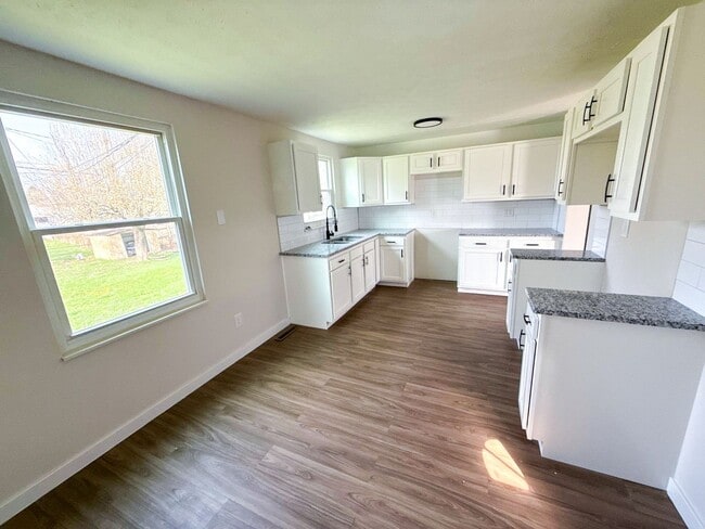 Building Photo - Newly Rehabbed 3BR Home in Hamilton Schools w/ Full Basement & Bonus Room