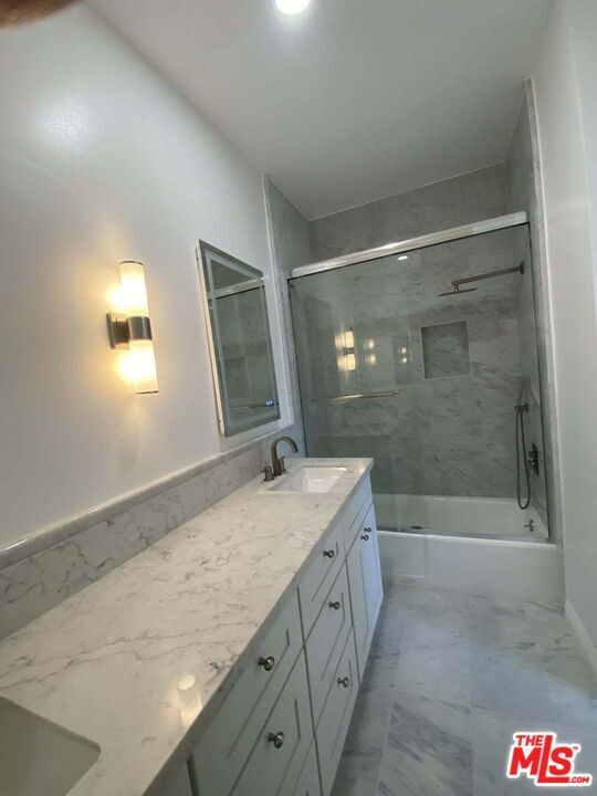 Building Photo - 511 San Vicente Blvd