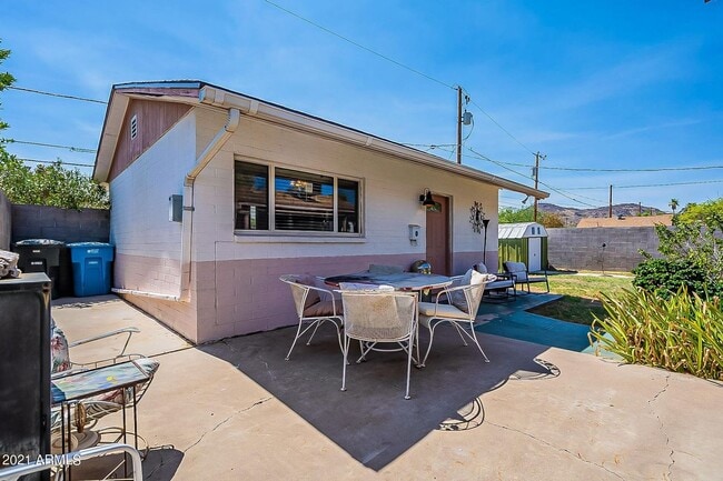 Building Photo - CUTE 2 Bedroom 1 Bath bungalow in Sunnyslope with full casita