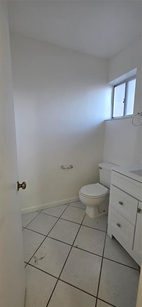 Building Photo - 1381 Sussex Dr