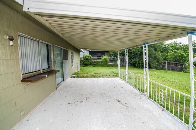 Building Photo - Cozy Remodeled House Near Downtown