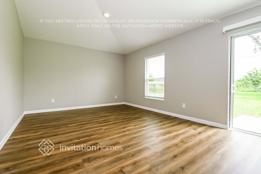 Building Photo - 384 Dewhurst St