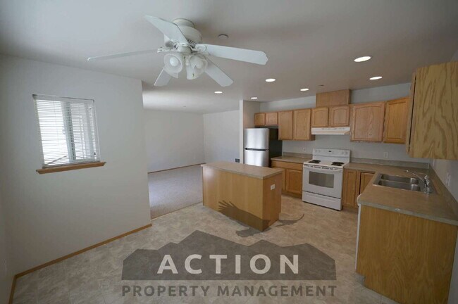 Building Photo - Super clean 2 bed 1 bath apartment in Port...