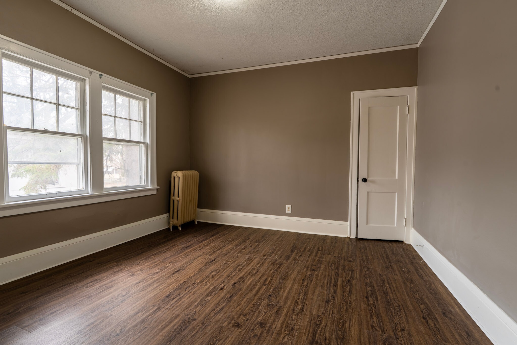 Building Photo - 1917 N Newton Ave