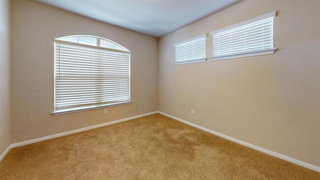 Building Photo - 16405 Pienza Dr