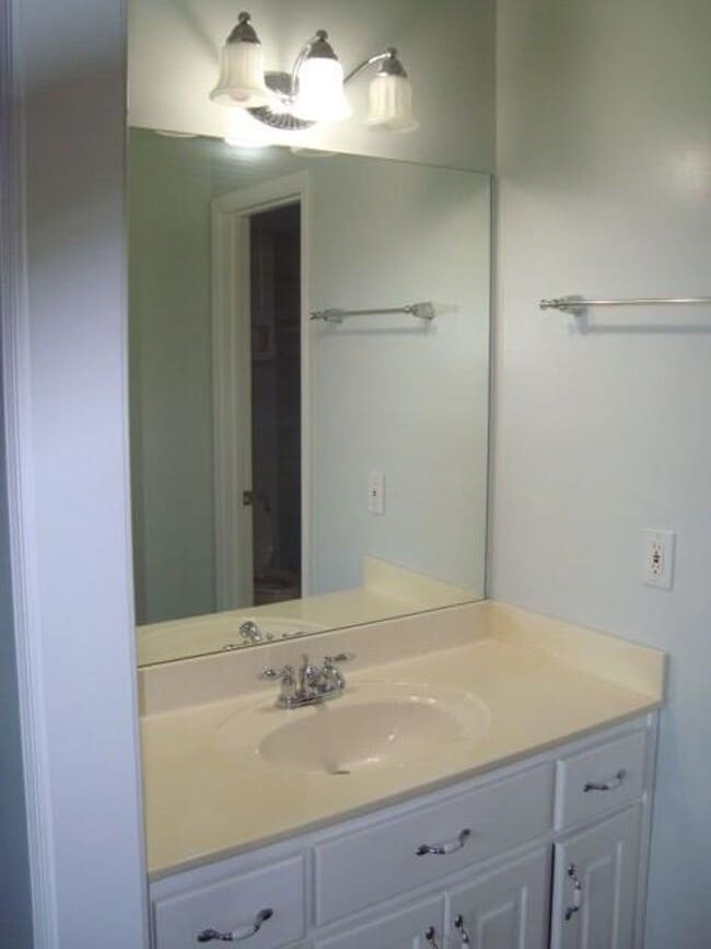 Building Photo - Ready to Rent!