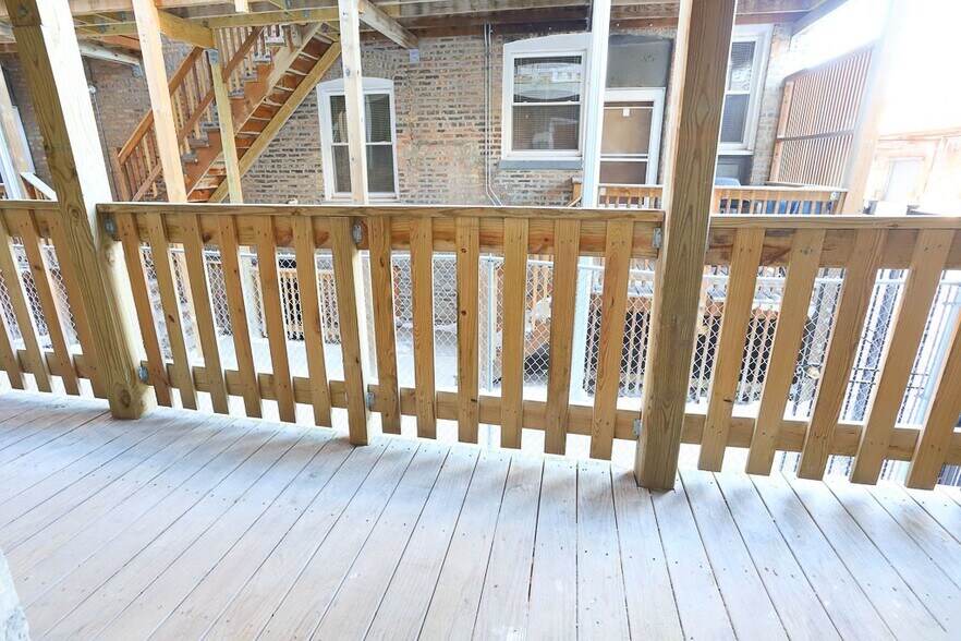 Building Photo - 4418 N Wolcott Ave