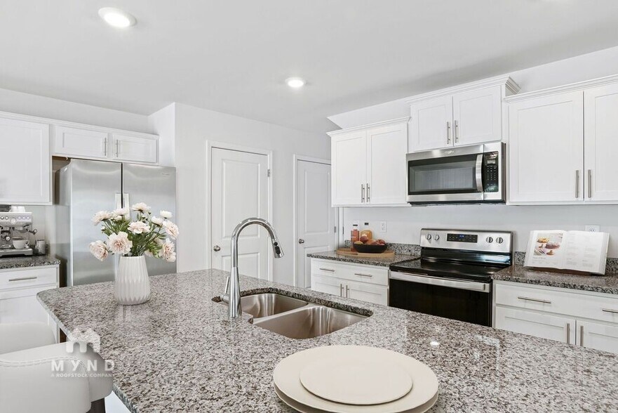 Building Photo - 6025 Elena Lynn Ct