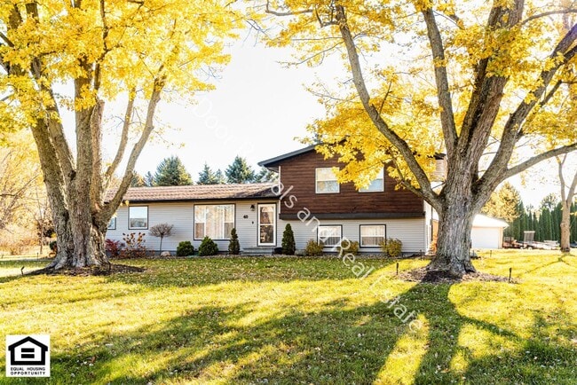 Building Photo - 40 Ln 375 Lake James