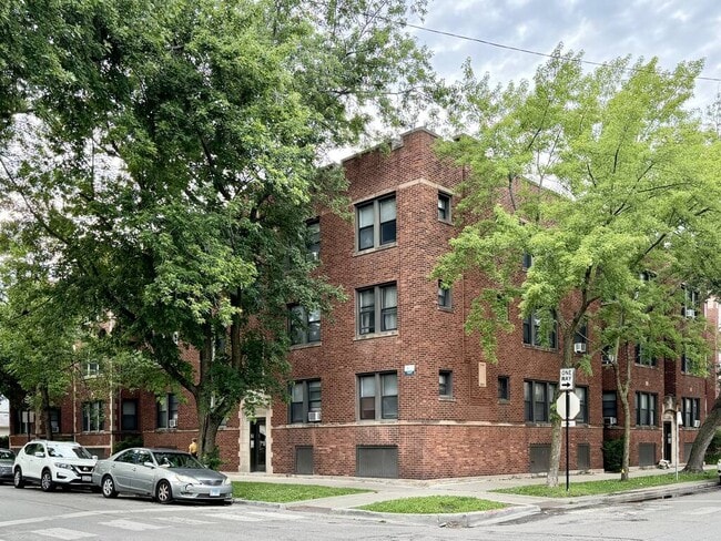Building Photo - 3604 W Sunnyside Ave