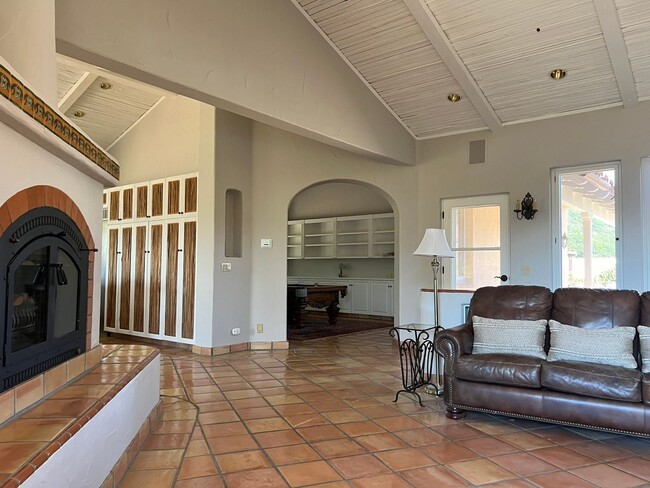 Building Photo - Exclusive home in Bassi Ranch