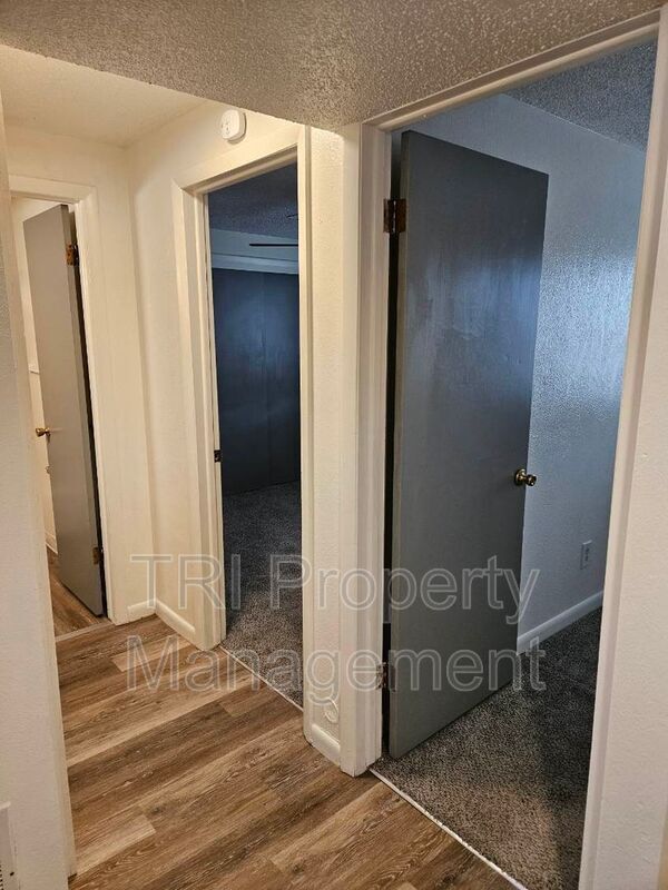 Building Photo - 300 W Union Ave