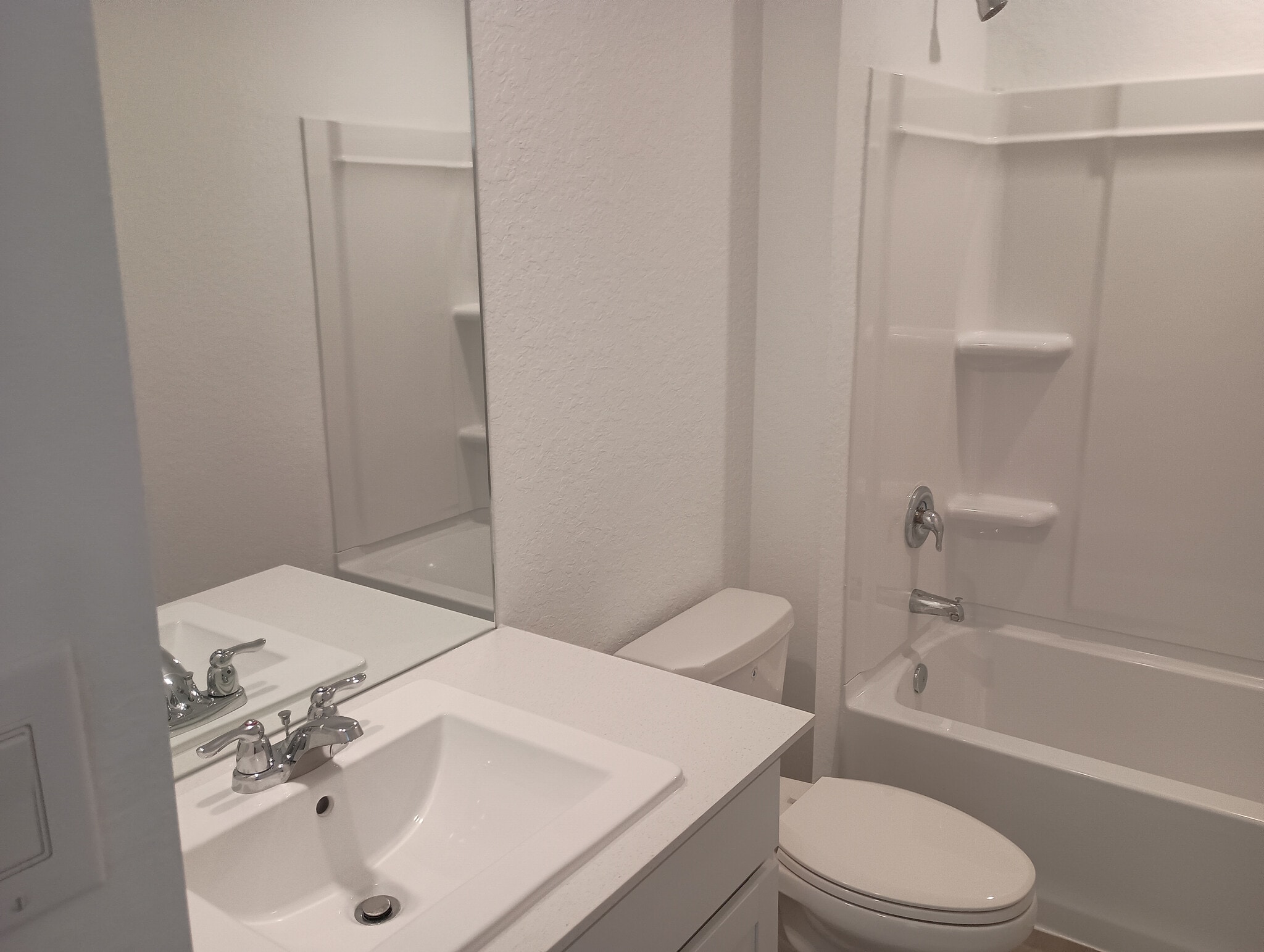 Building Photo - Room in House on Noir Ln