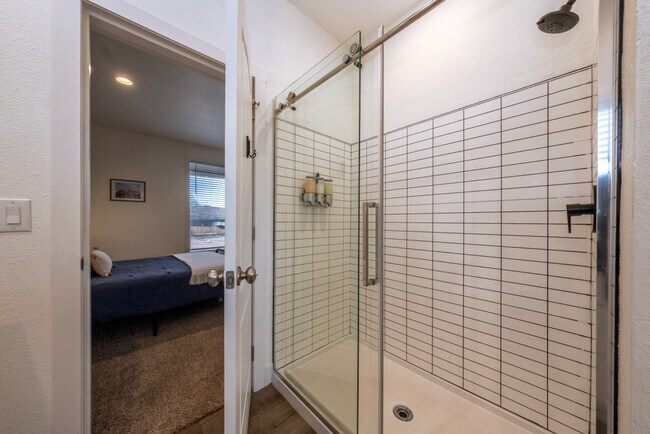 Building Photo - 523 W Vance Dr