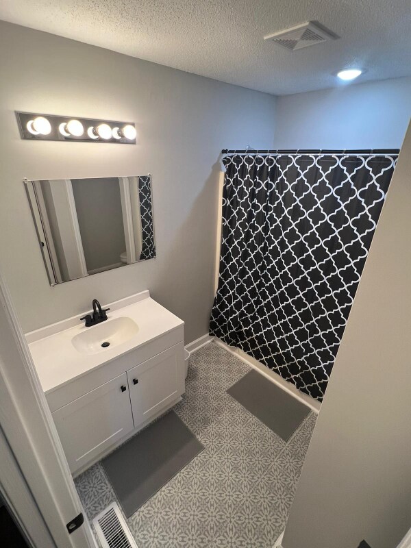 Building Photo - 515 37th Ave N