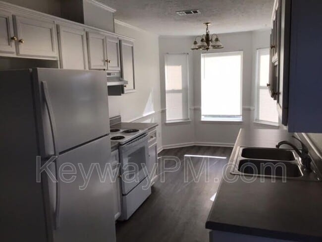 Building Photo - 119 Summerfield Cir