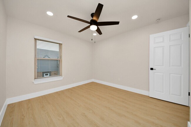 Building Photo - 14647 Perthshire Rd