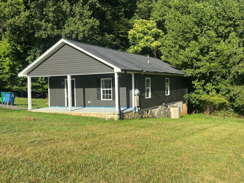 Building Photo - 1364 Bald Hill Loop