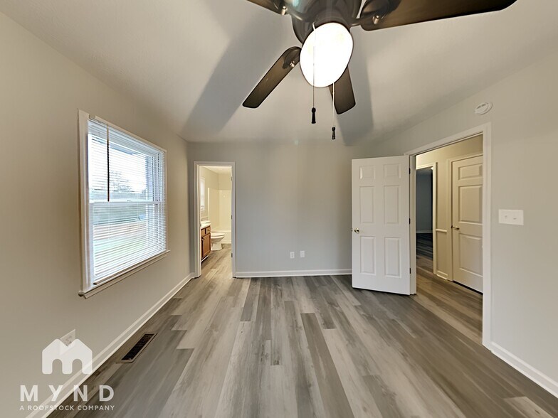 Building Photo - 230 Woodbridge Dr