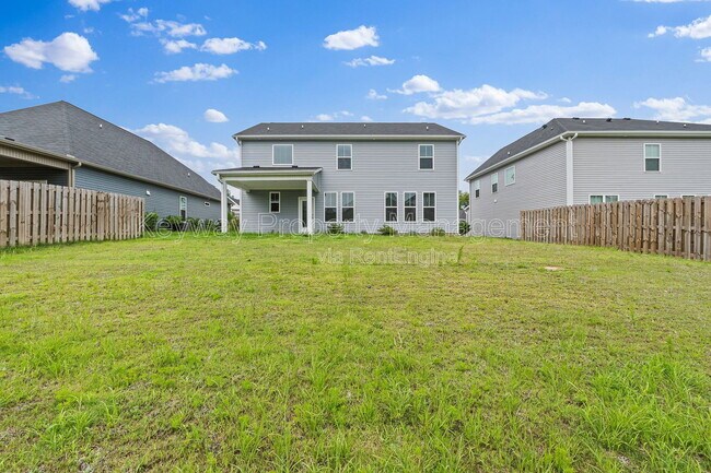 Building Photo - 585 Hampton Dr