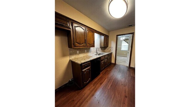 Building Photo - 1025 Cloverdale Ln