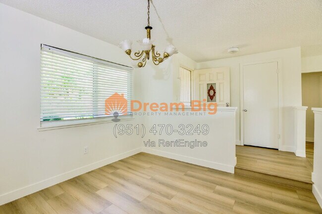 Building Photo - 5155 Harriett Cir