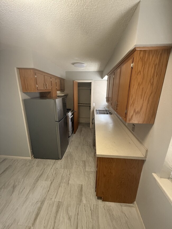 Building Photo - 3602 Hawthorne Dr
