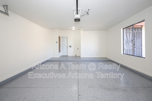 Building Photo - 10140 E Karen Pl