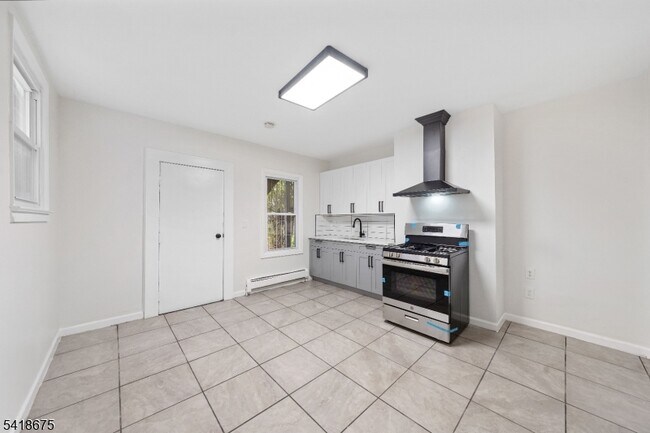 Building Photo - 334 Pine St