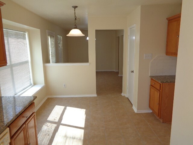 Building Photo - 1838 Strongs Ct