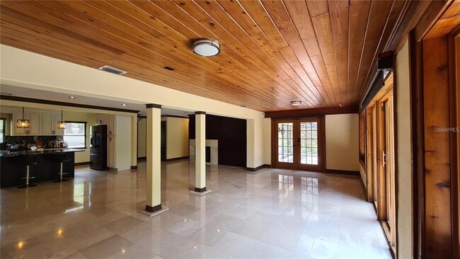 Building Photo - 1515 S West Shore Blvd