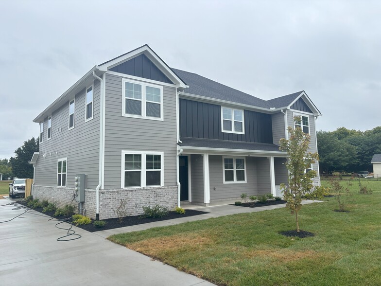 Building Photo - 439 Hobbs Ave