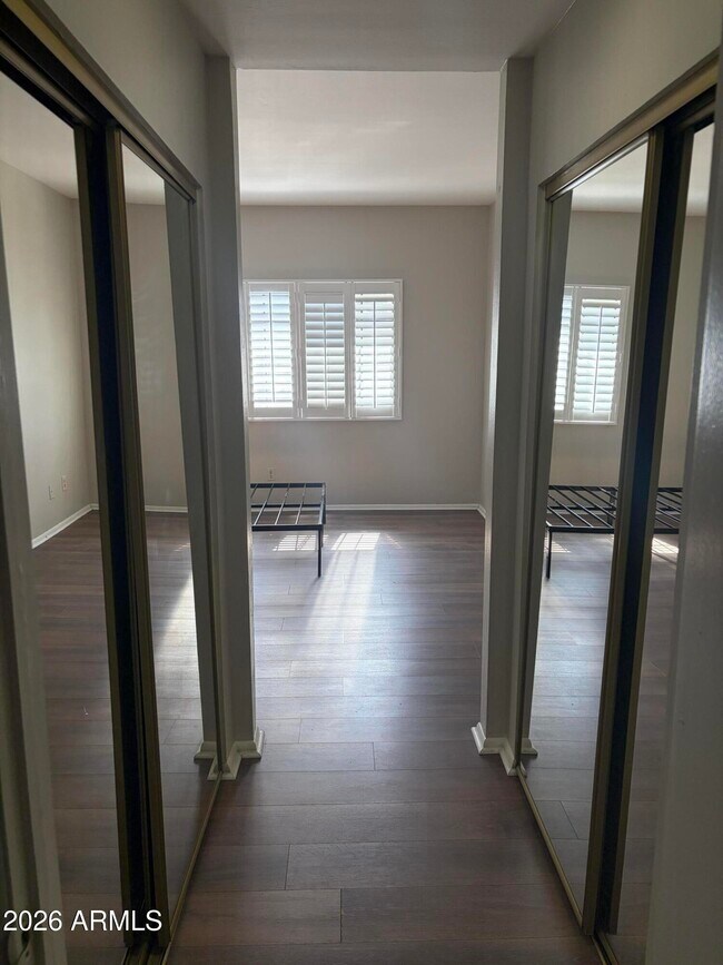 Building Photo - 930 N Mesa Dr