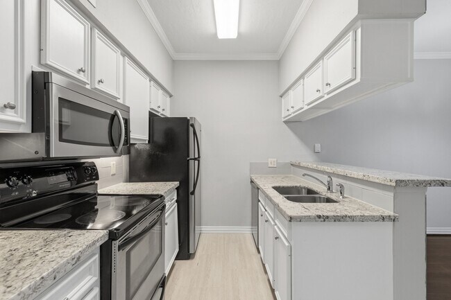 Building Photo - 2626 Holly Hall St
