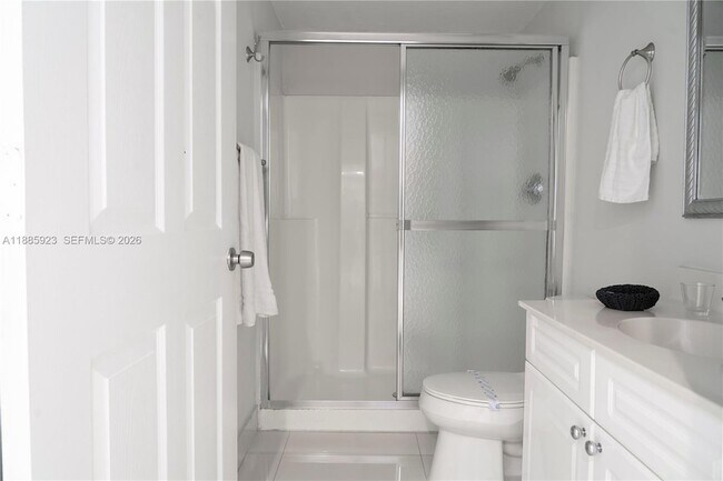 Building Photo - 17050 N Bay Rd