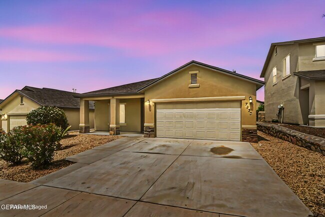 Building Photo - 7533 Red Cedar Dr