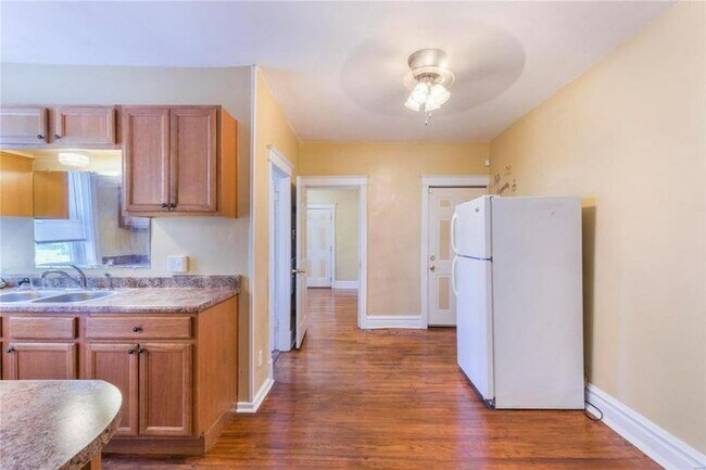 Building Photo - 3300 Miami St