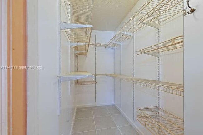 Building Photo - 642 SE 22nd Dr