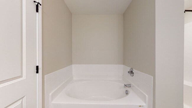 Building Photo - 215 Purple Martin Dr