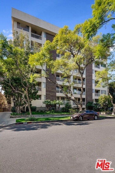 Building Photo - 441 N Oakhurst Dr