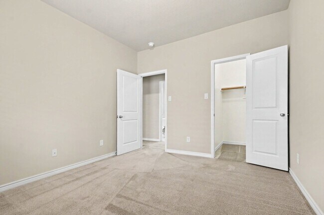 Building Photo - 1412 Villa Paloma Blvd