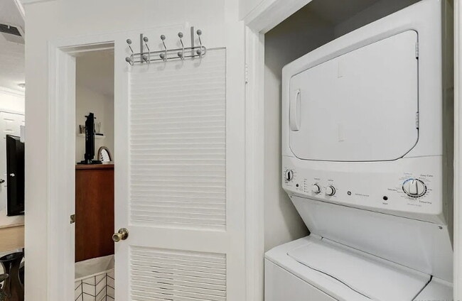 Building Photo - unit located in a private location within ...
