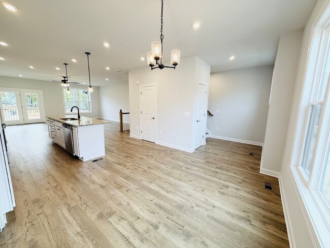 Building Photo - 4 Bed / 3.5 Bath Brand New Townhouse (12/7...