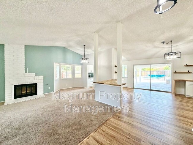 Building Photo - 45680 Clubhouse Dr