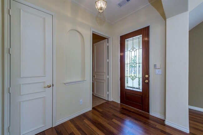 Building Photo - 15462 Mansion Woodland Dr