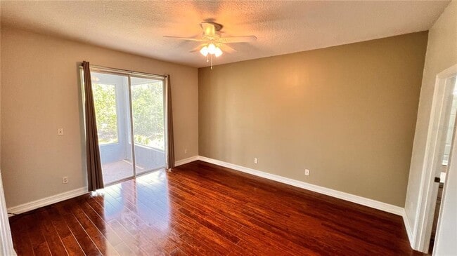 Building Photo - 949 Dekleva Dr