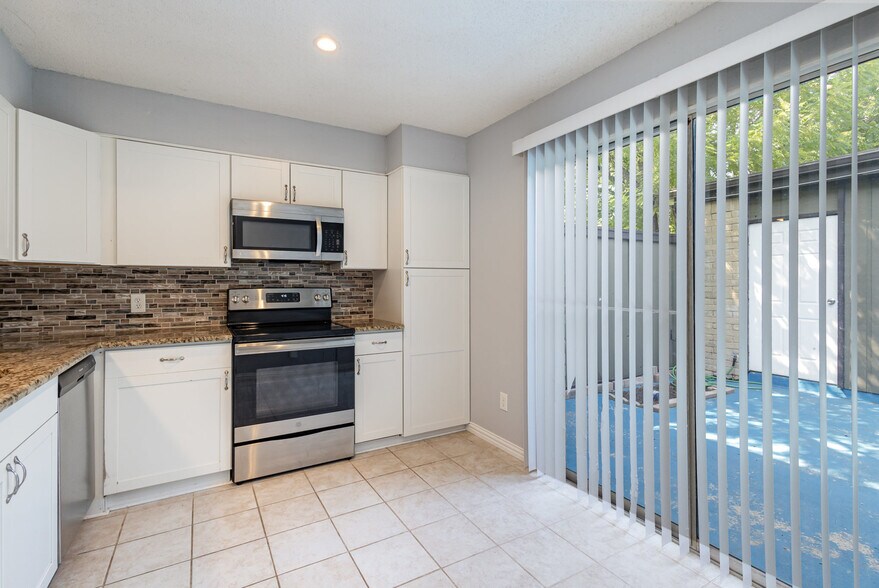 Building Photo - 4665 Country Creek Dr